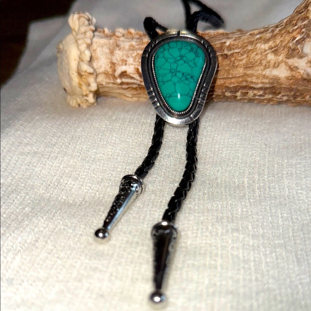 New Synthetic Turquoise Bolo Tie with Silver Tips and Accents